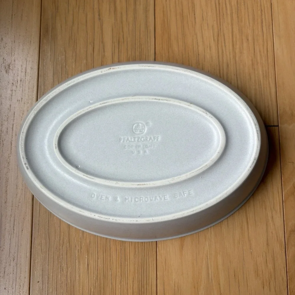 Pfaltzgraff Yorktowne Oval Baking Serving Dish 10 x 7 Casserole Vegetable Bowl